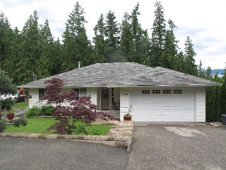 Main Photo: 2896 Chalet Drive in Blind Bay: House for sale : MLS(r) # 10065965