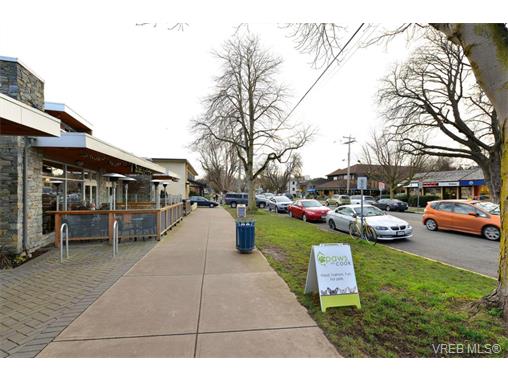 Main Photo: 105 1110 Oscar Street in VICTORIA: Vi Fairfield West Condo Apartment for sale (Victoria) : MLS® # 359374