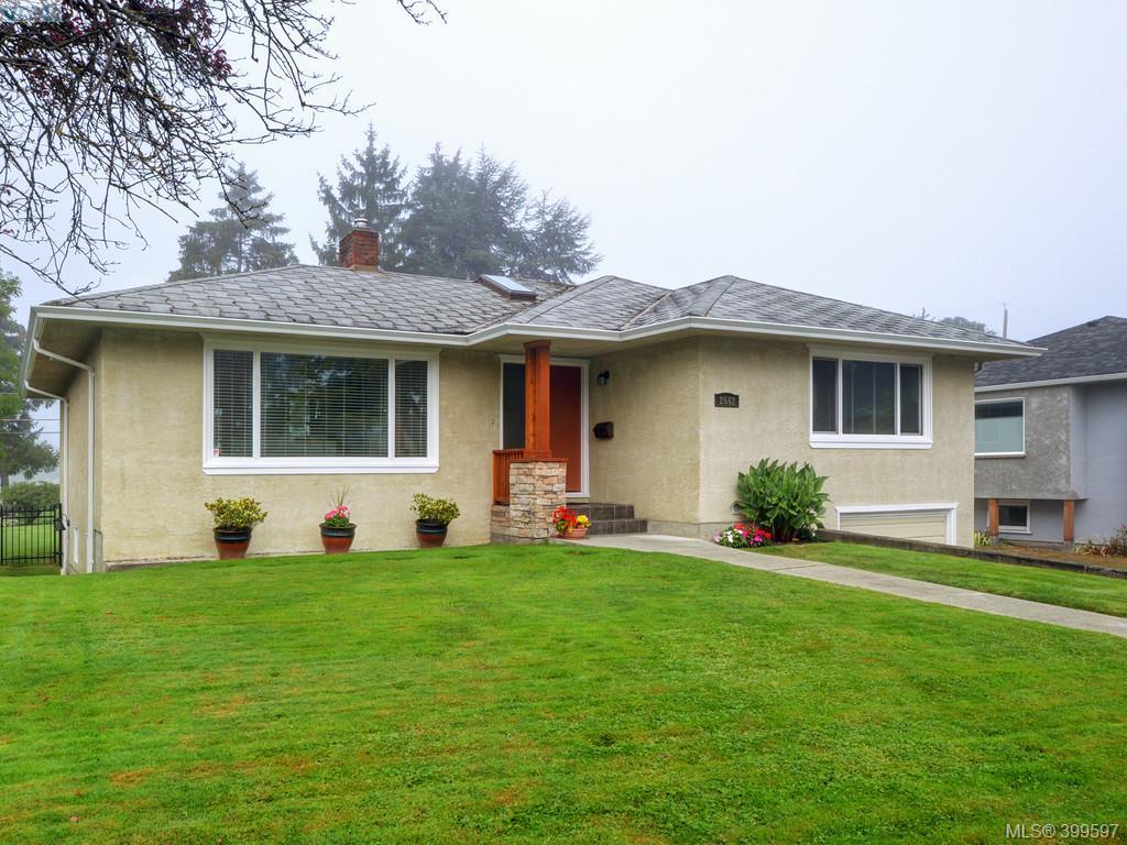 Main Photo: 2642 Eastdowne Road in VICTORIA: OB Henderson Single Family Detached for sale (Oak Bay) : MLS®# 399597