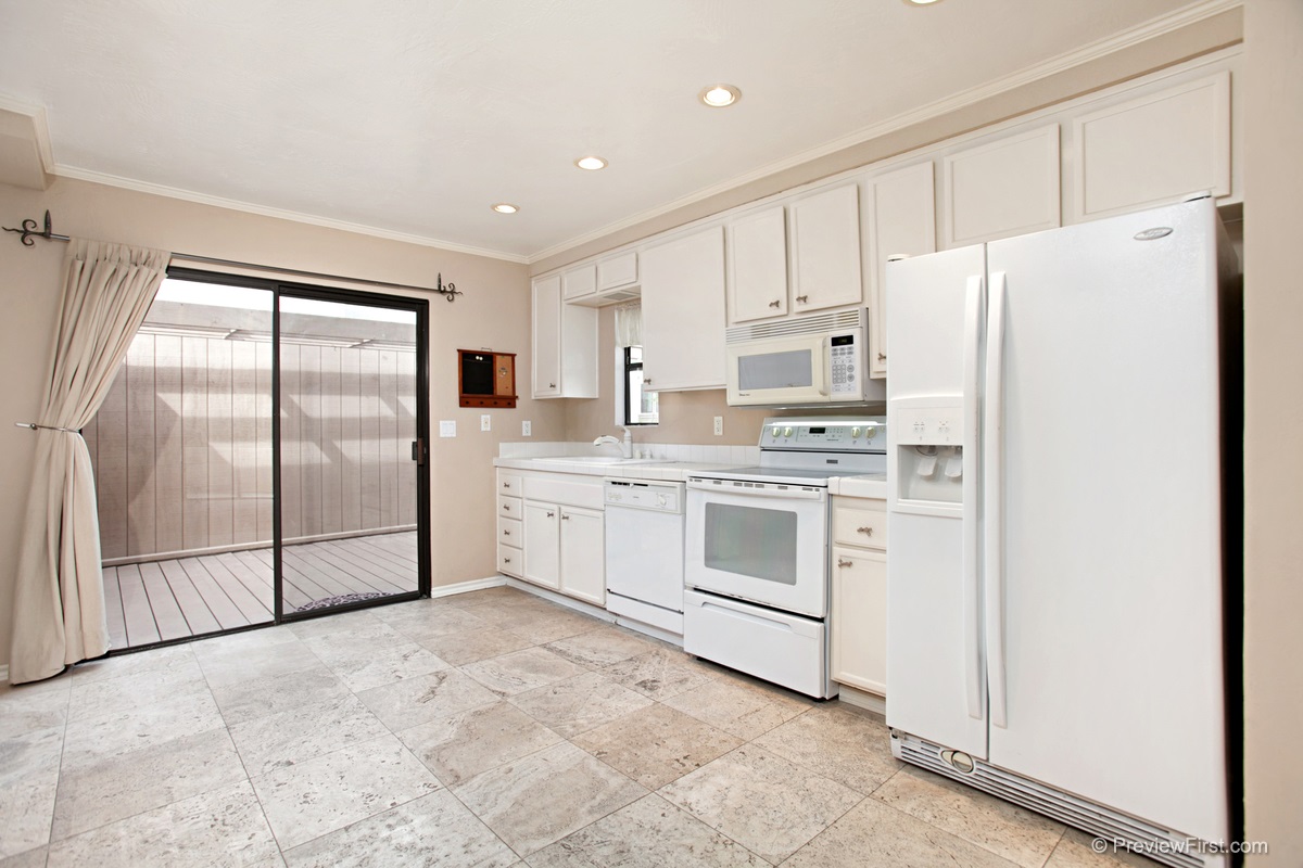 Main Photo: CLAIREMONT Townhome for sale : 1 bedrooms : 2740 ARIANE DRIVE #160 in San Diego