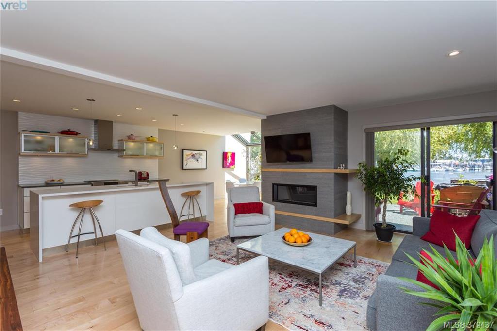 Main Photo: 25 10457 Resthaven Drive in SIDNEY: Si Sidney North-East Townhouse for sale (Sidney) : MLS(r) # 379437