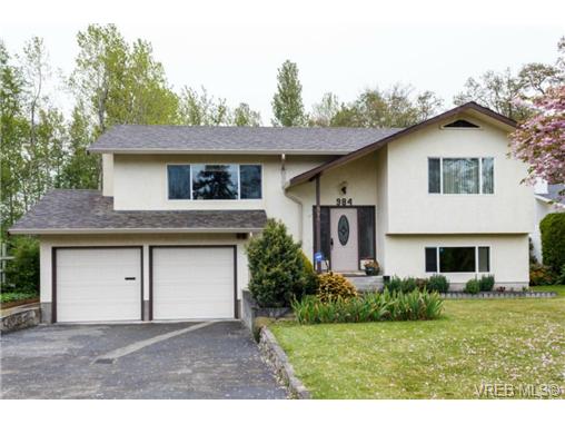 Main Photo: 984 Lucas Avenue in VICTORIA: SE Lake Hill Single Family Detached for sale (Saanich East) : MLS®# 350165