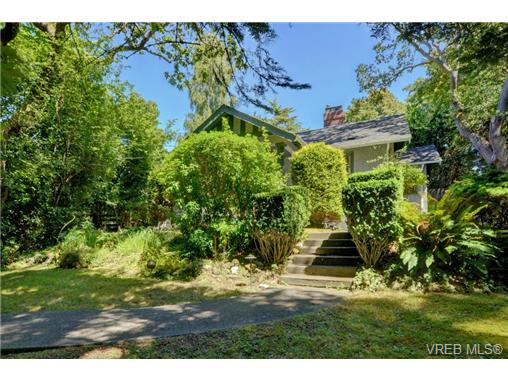 Main Photo: 577 Transit Road in VICTORIA: OB South Oak Bay Single Family Detached for sale (Oak Bay) : MLS®# 367895