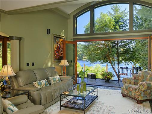FEATURED LISTING: 1035 Loch Glen Place VICTORIA