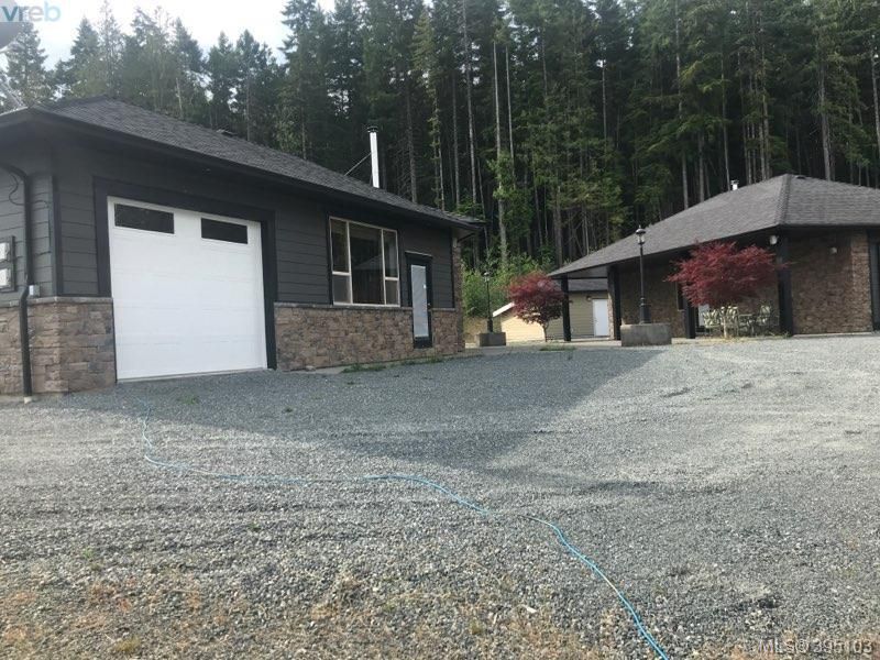 Main Photo: 2820 Woodcroft Place in SHAWNIGAN LAKE: ML Shawnigan Lake Single Family Detached for sale (Malahat & Area) : MLS®# 395103