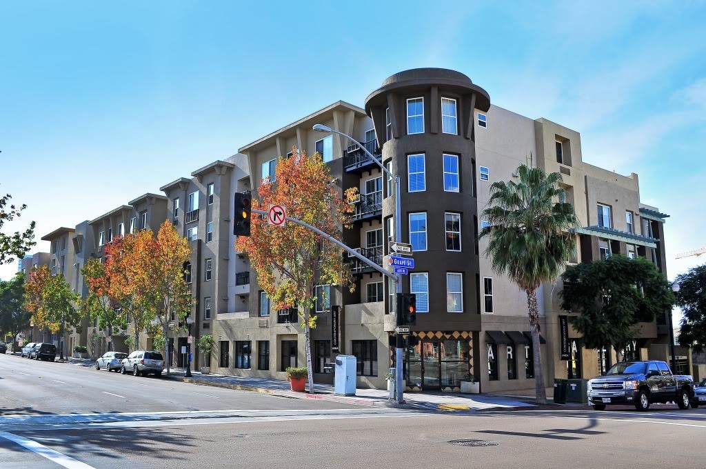 Main Photo: DOWNTOWN Condo for sale : 2 bedrooms : 1970 Columbia St #405 in San Diego