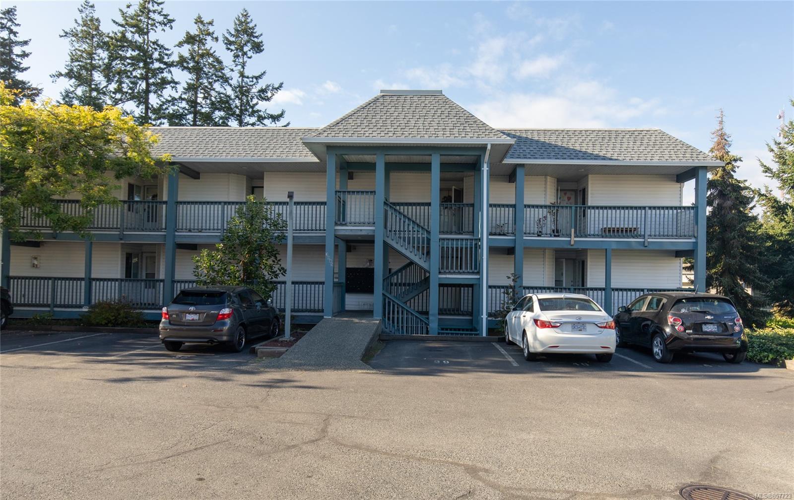 FEATURED LISTING: 106 - 3089 Barons Rd