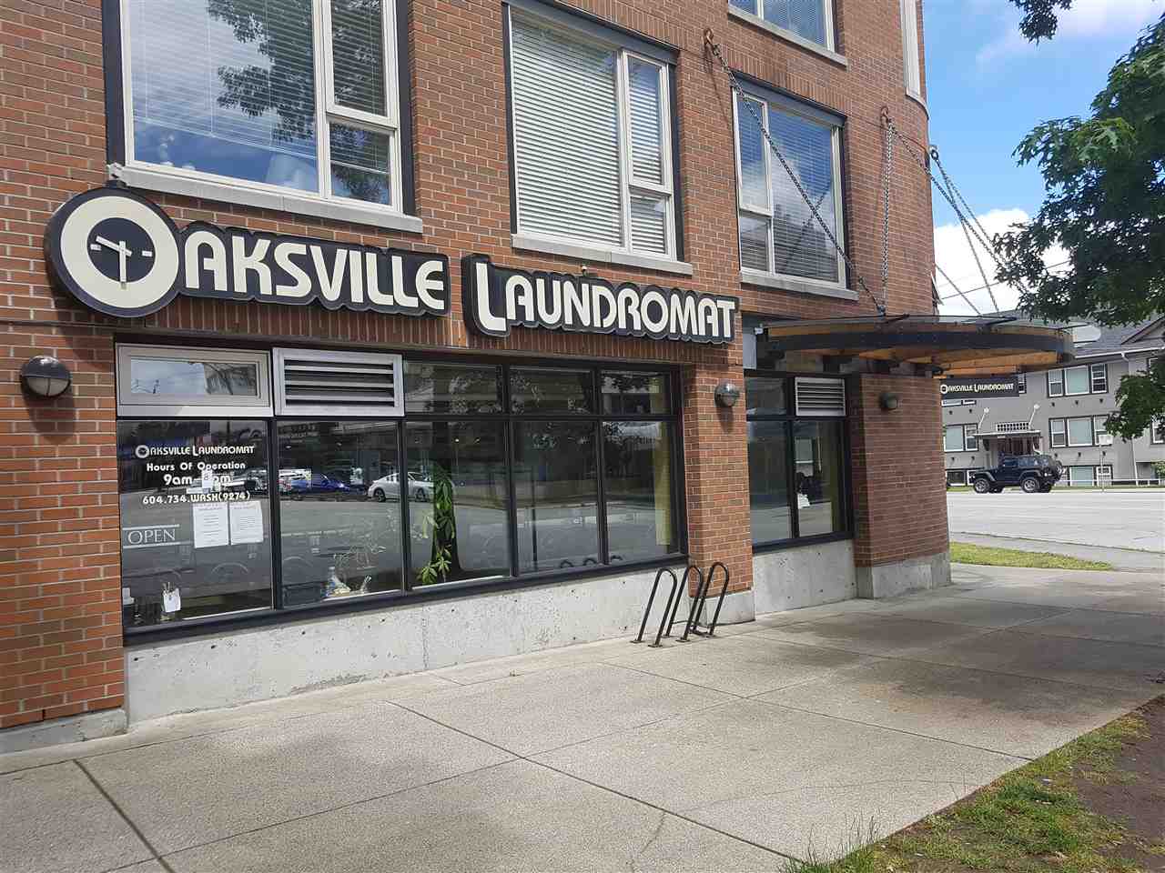 Main Photo: 3099 OAK Street in Vancouver: Fairview VW Business with Property for sale (Vancouver West) : MLS®# C8019516