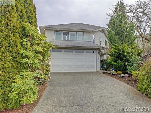 Main Photo: 3459 Waterloo Place in VICTORIA: SE Mt Tolmie Single Family Detached for sale (Saanich East) : MLS®# 376390