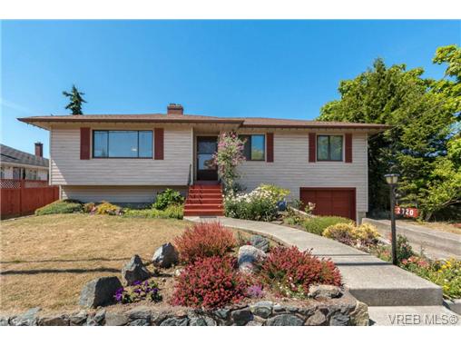 Classic mid-50s bungalow with lots of options for gardens.
