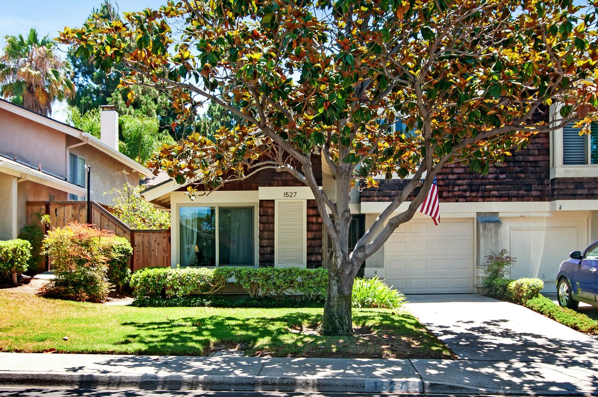 Main Photo: CITY HEIGHTS Townhome for sale : 3 bedrooms : 1527 BRIDGEVIEW DRIVE in San Diego