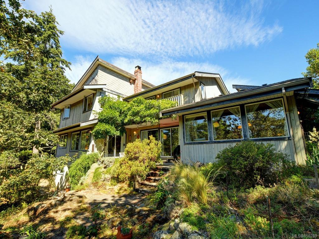 FEATURED LISTING: 1717 Woodsend Dr