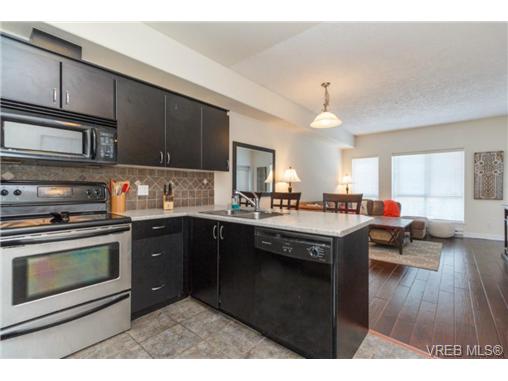 Main Photo: 106 3915 Carey Road in VICTORIA: SW Tillicum Condo Apartment for sale (Saanich West) : MLS® # 363658