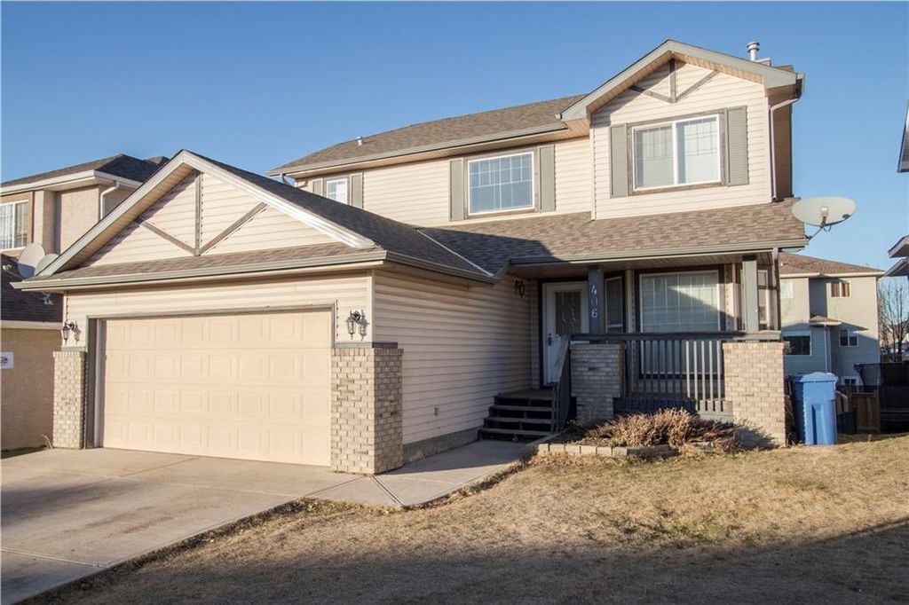 Main Photo: 406 COVE RD: Chestermere House for sale : MLS®# C4147620