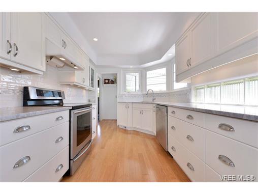 Main Photo: 1757 Fairfield Road in VICTORIA: Vi Fairfield East Single Family Detached for sale (Victoria) : MLS®# 354030