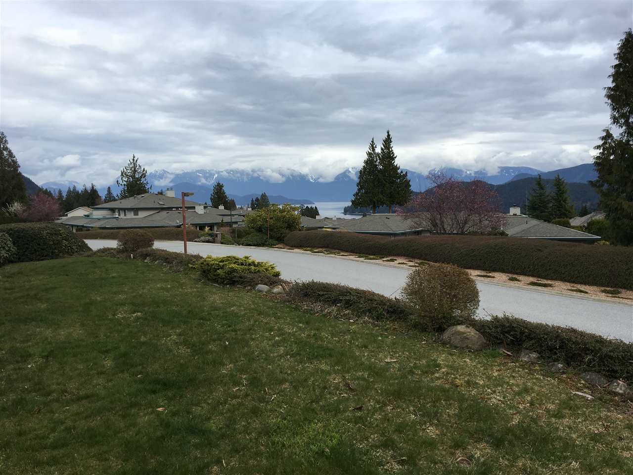 Main Photo: 32 555 EAGLECREST DRIVE in Gibsons: Gibsons & Area Condo for sale (Sunshine Coast) : MLS®# R2253090