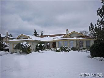 Main Photo: 4755 Elliot Place in VICTORIA: SE Sunnymead Single Family Detached for sale (Saanich East) : MLS®# 303299