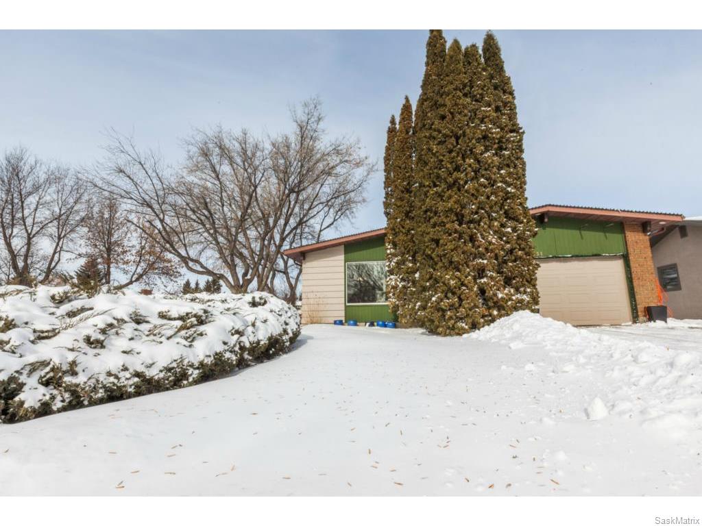 Main Photo: 334 Redberry Road in Saskatoon: Lawson Heights Single Family Dwelling for sale (Saskatoon Area 03) : MLS®# 600688
