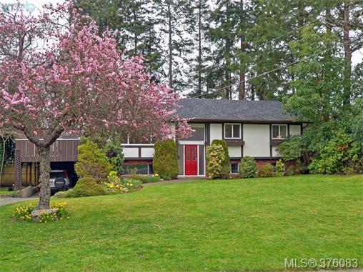 Main Photo: 4561 Montford Crescent in VICTORIA: SE Gordon Head Single Family Detached for sale (Saanich East) : MLS®# 376083