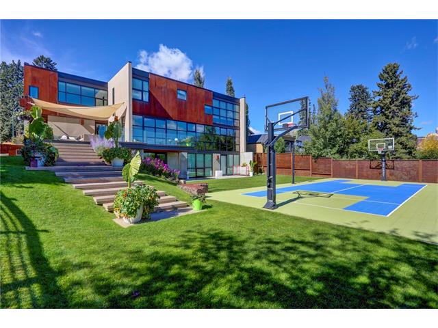 Main Photo: 2124 HOPE ST SW in Calgary: Upper Mount Royal House for sale : MLS®# C4085519