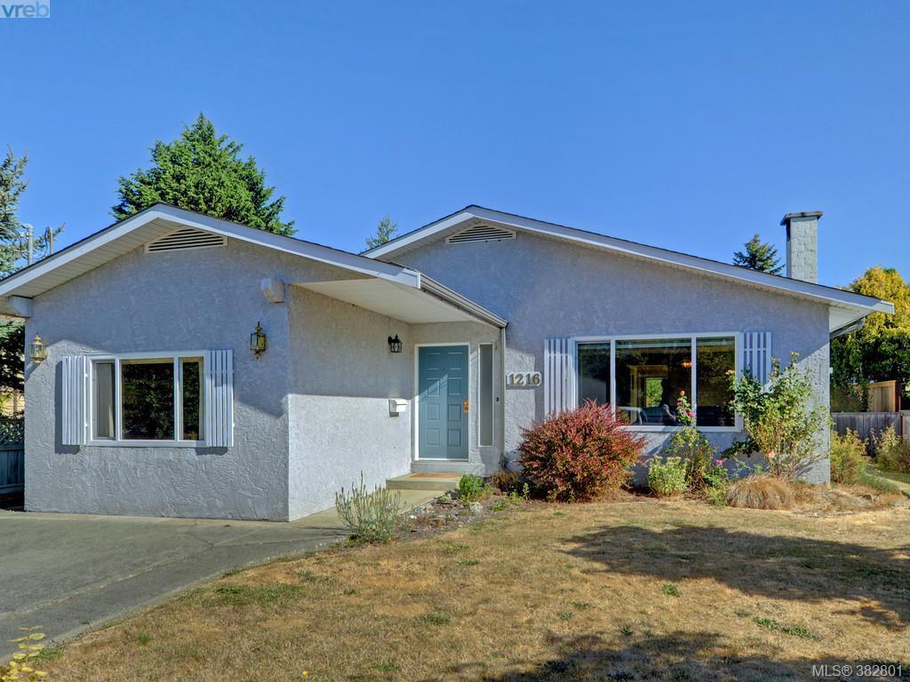 Main Photo: 1216 Loenholm Road in VICTORIA: SW Layritz Single Family Detached for sale (Saanich West) : MLS®# 382801
