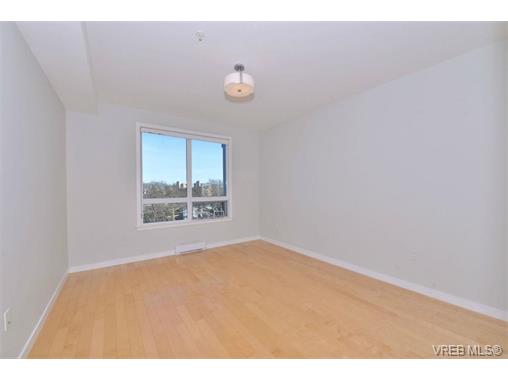 Main Photo: 403 924 Esquimalt Road in VICTORIA: Es Old Esquimalt Condo Apartment for sale (Esquimalt) : MLS® # 349679