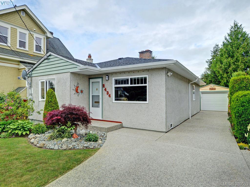 Main Photo: 2434 Dryfe Street in VICTORIA: OB Henderson Single Family Detached for sale (Oak Bay) : MLS®# 380553