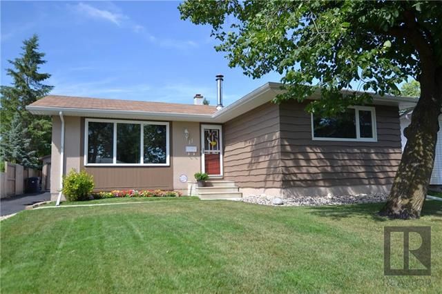 Main Photo: 11 Twain Drive in Winnipeg: Westwood Residential for sale (5G) : MLS®# 1820610