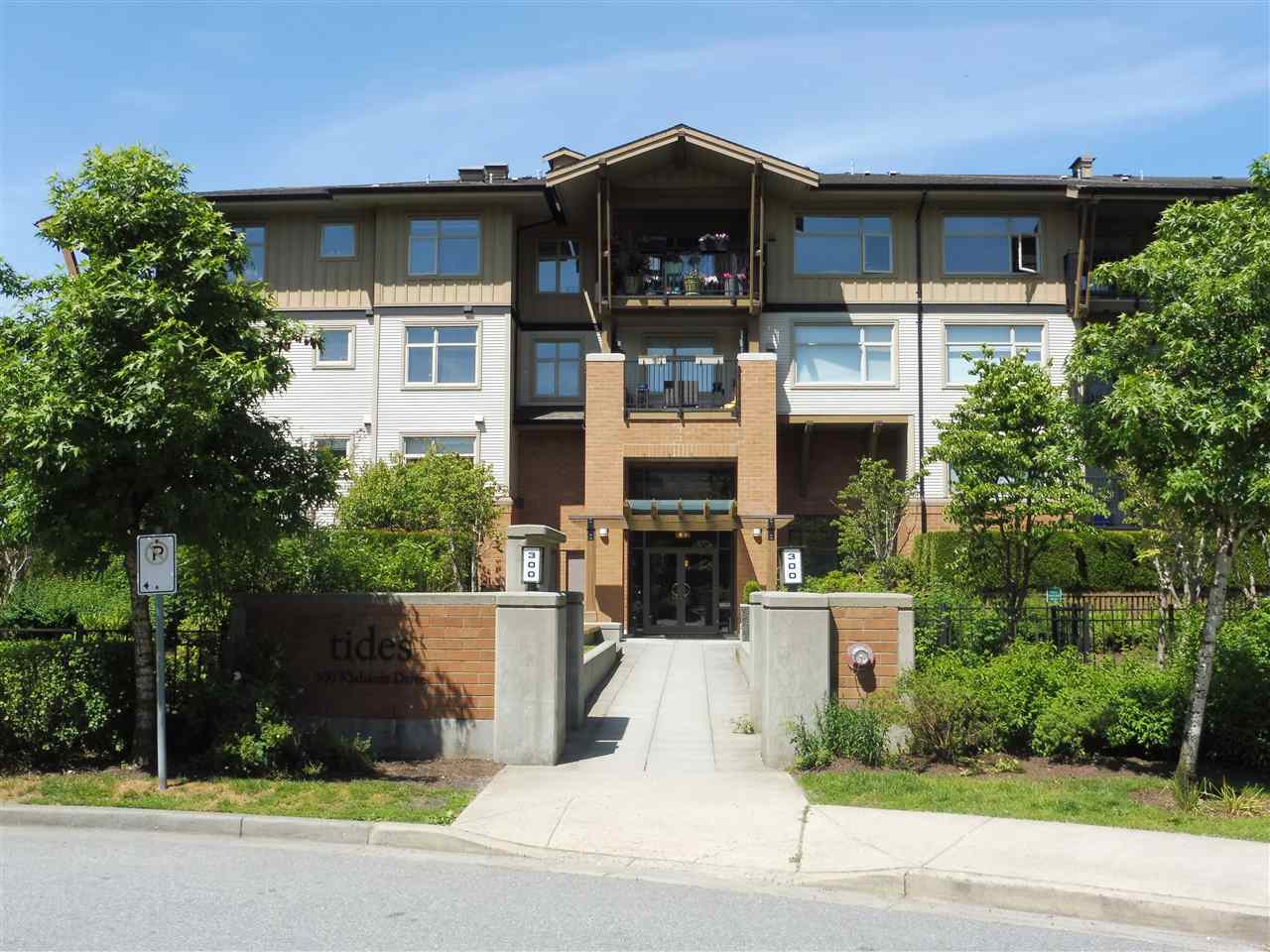 Main Photo: 305 300 KLAHANIE DRIVE in Port Moody: Port Moody Centre Condo for sale : MLS®# R2174432