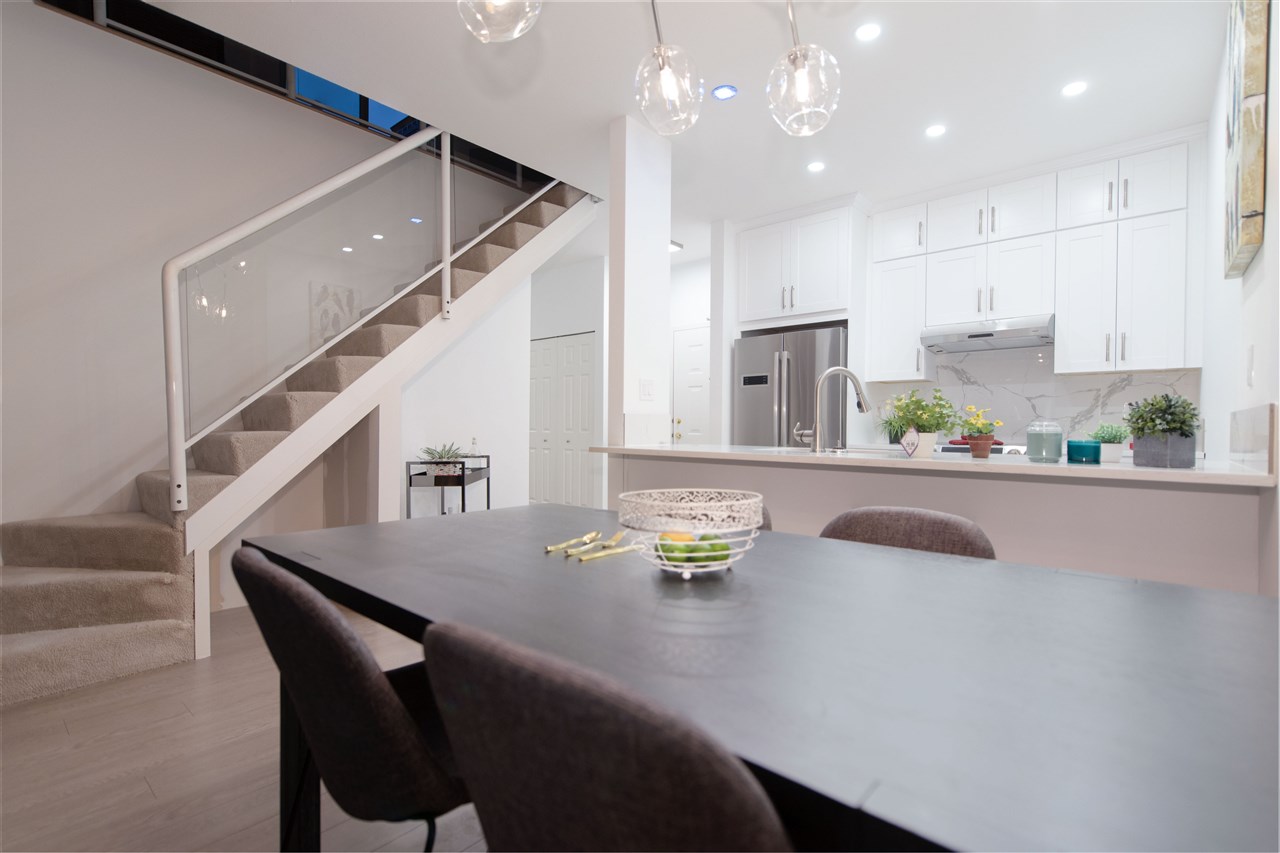 Main Photo: 413 1150 QUAYSIDE DRIVE in New Westminster: Quay Condo for sale : MLS®# R2209759
