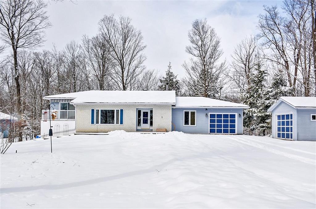 Main Photo: 118 Carson Circle in Perth: Trillium Estates House for sale