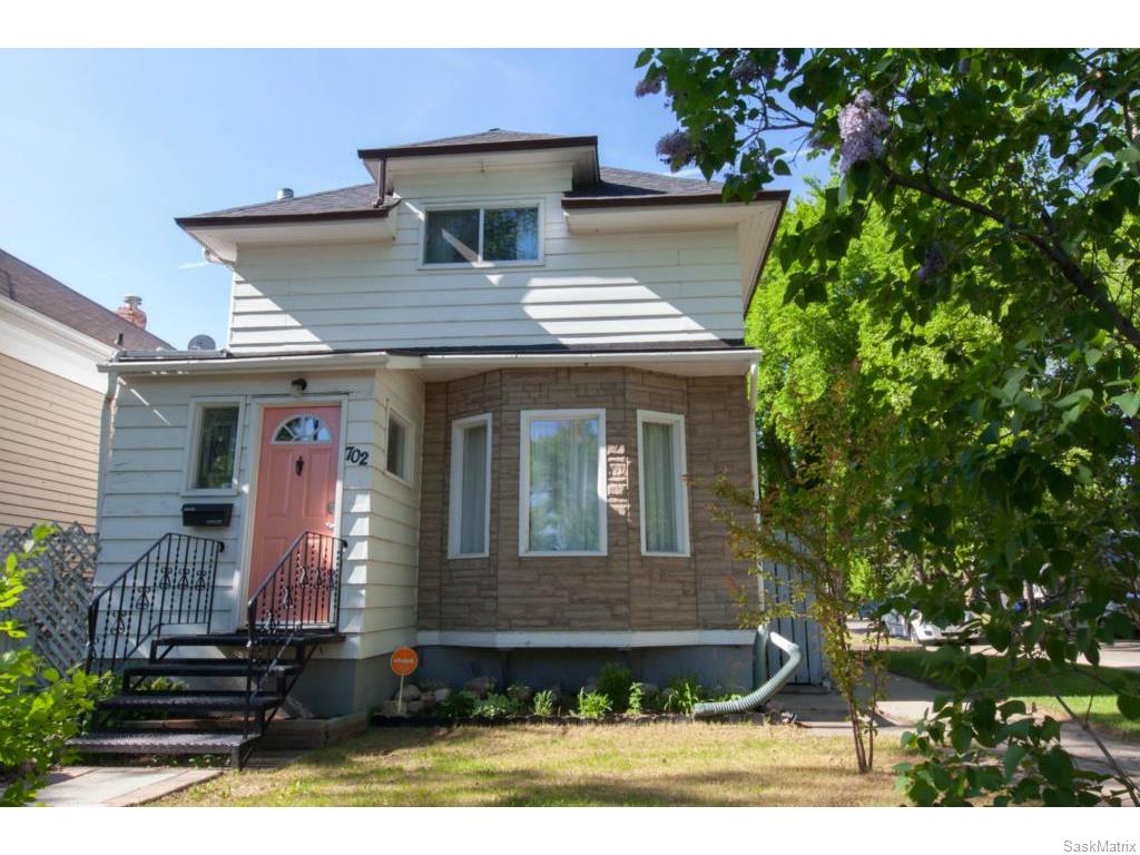 Main Photo: 702 32nd Street West in Saskatoon: Caswell Hill Single Family Dwelling for sale (Saskatoon Area 04) : MLS®# 612485
