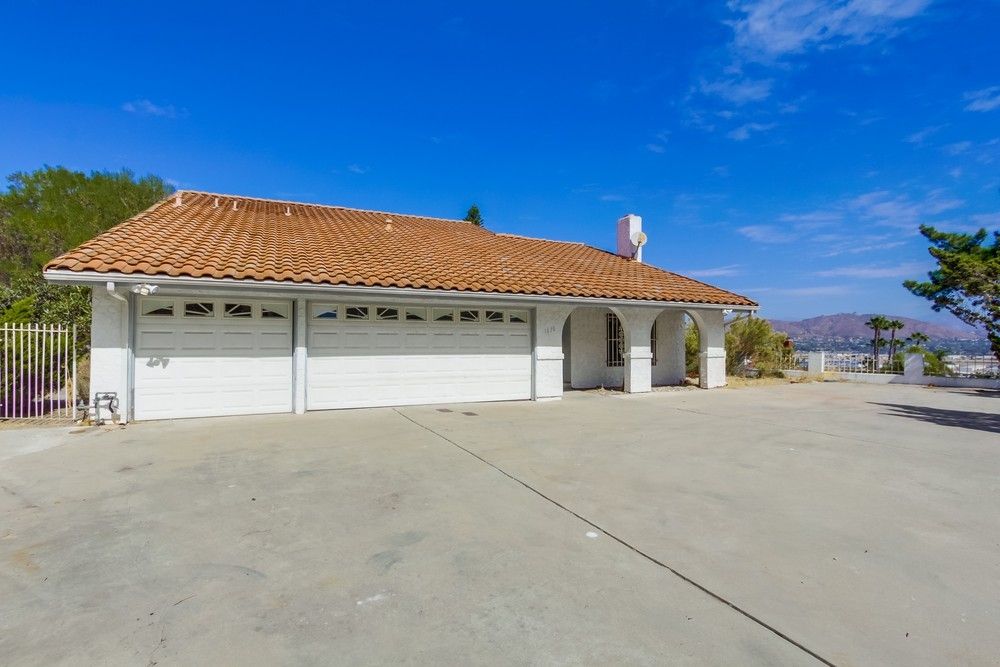 Main Photo: EL CAJON House for sale : 4 bedrooms : 1630 Honey Hill Rd