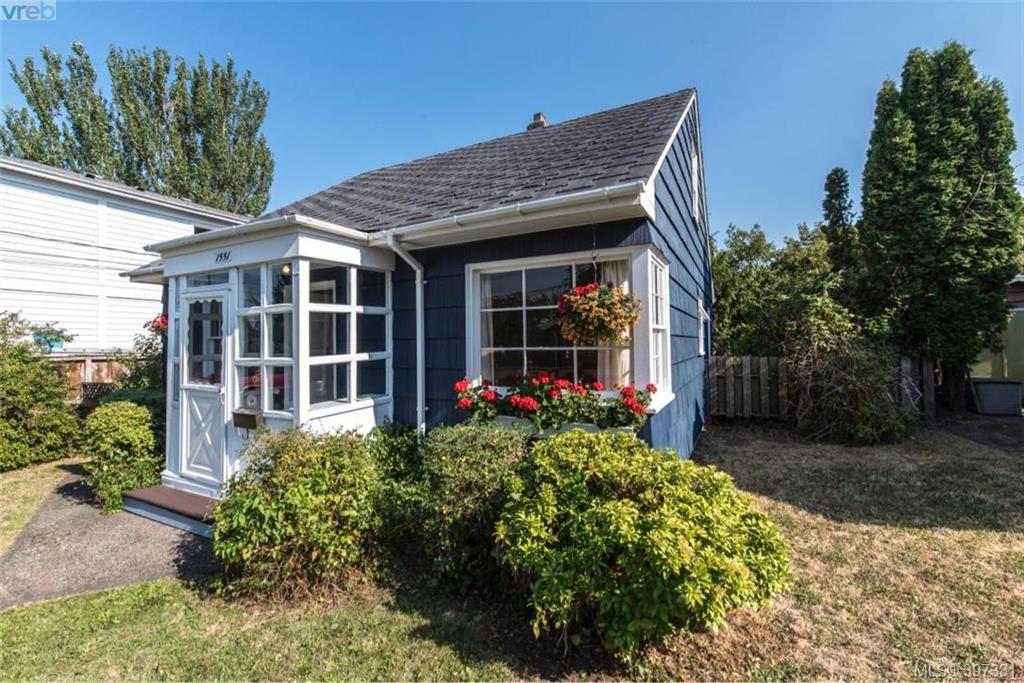 Main Photo: 1551 Oakland Avenue in VICTORIA: Vi Oaklands Single Family Detached for sale (Victoria) : MLS®# 397331
