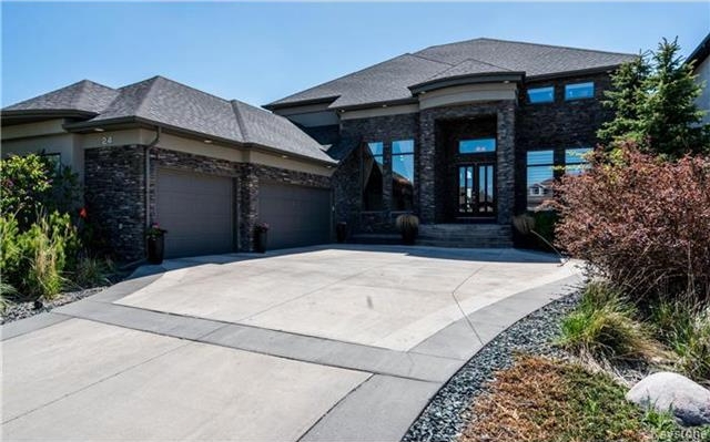Main Photo: 24 Eastoak Drive in Winnipeg: Royalwood Residential for sale (2J) : MLS®# 1713989