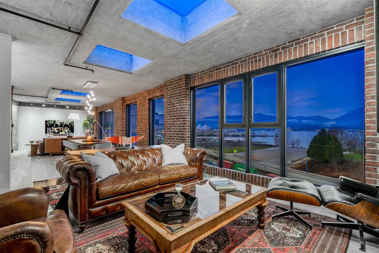 FEATURED LISTING: 809 27 ALEXANDER Street Vancouver
