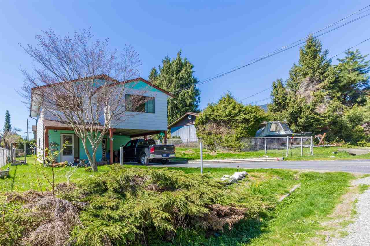 Main Photo: 807 MOUNTAINVIEW DRIVE in Gibsons: Gibsons & Area House for sale (Sunshine Coast) : MLS® # R2200320