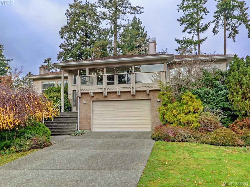 Main Photo: 940 Bearwood Lane in VICTORIA: SE Broadmead Single Family Detached for sale (Saanich East) : MLS®# 385864