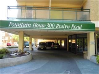 Main Photo: 300 Roslyn Road in WINNIPEG: River Heights / Tuxedo / Linden Woods Condominium  (South Winnipeg)  : MLS(r) # 1119764