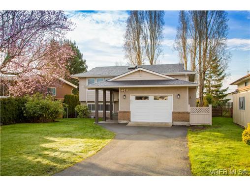 Main Photo: 2241 Bradford Avenue in SIDNEY: Si Sidney North-East Single Family Detached for sale (Sidney) : MLS(r) # 347698