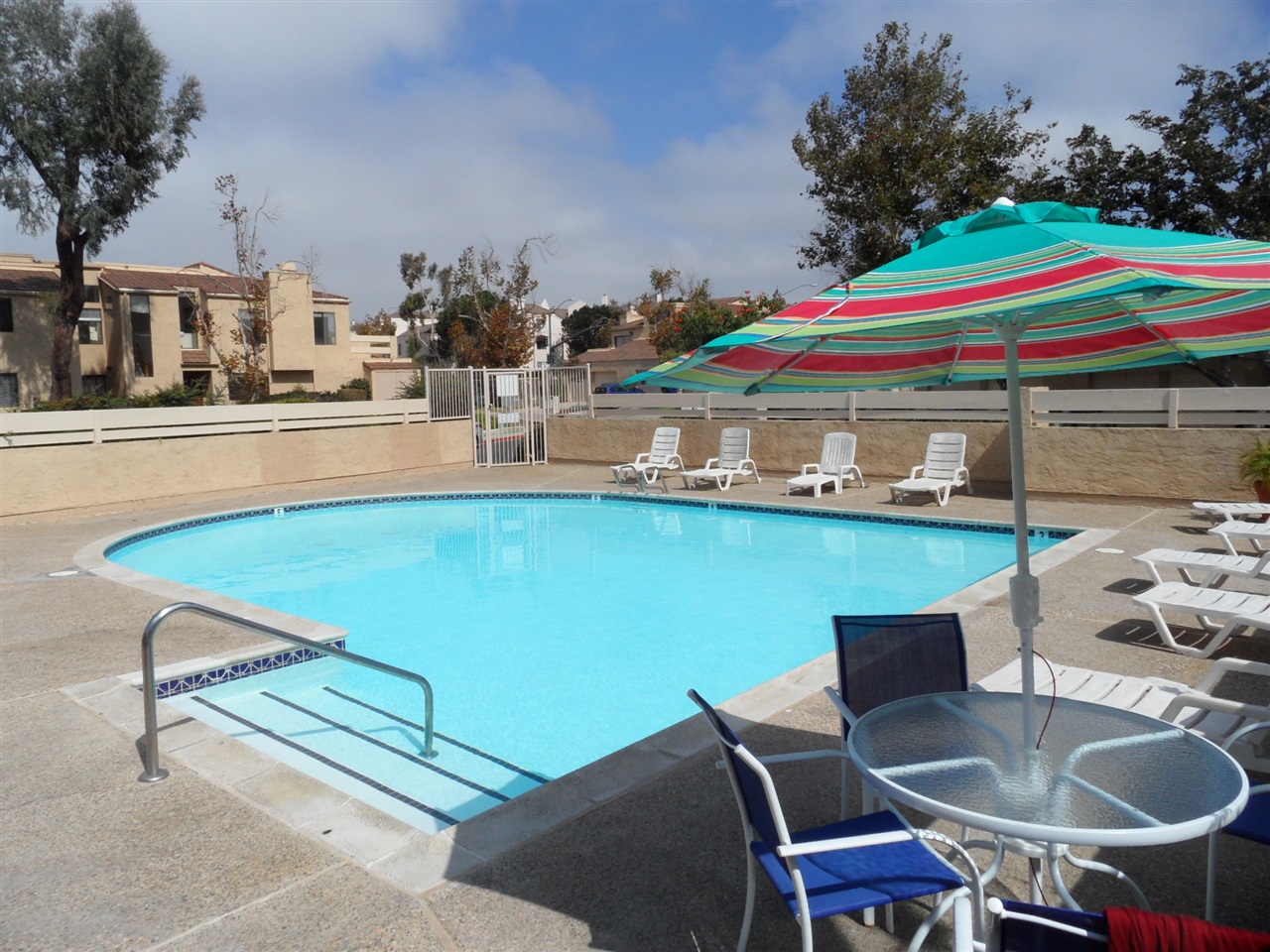 Main Photo: UNIVERSITY CITY Condo for sale : 3 bedrooms : 7979 Caminitio Dia #3 in San Diego