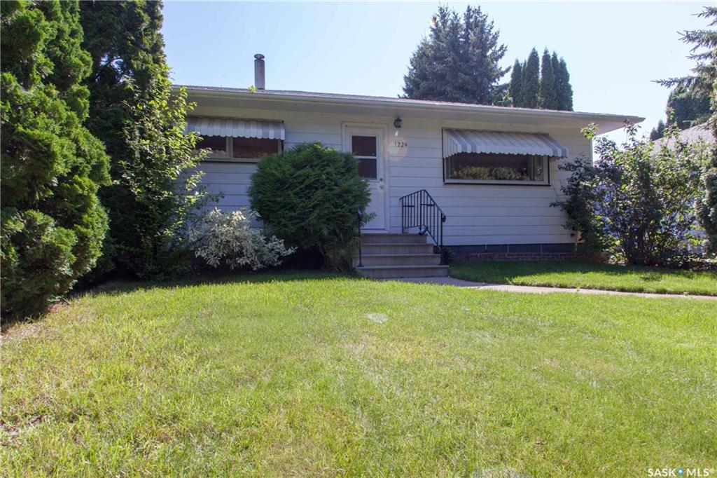 Main Photo: 1224 M Avenue South in Saskatoon: Holiday Park Residential for sale : MLS®# SK701338