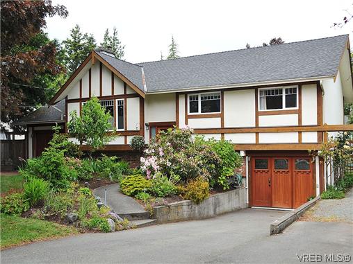 Main Photo: 1860 San Juan Avenue in VICTORIA: SE Gordon Head Single Family Detached for sale (Saanich East) : MLS®# 310399