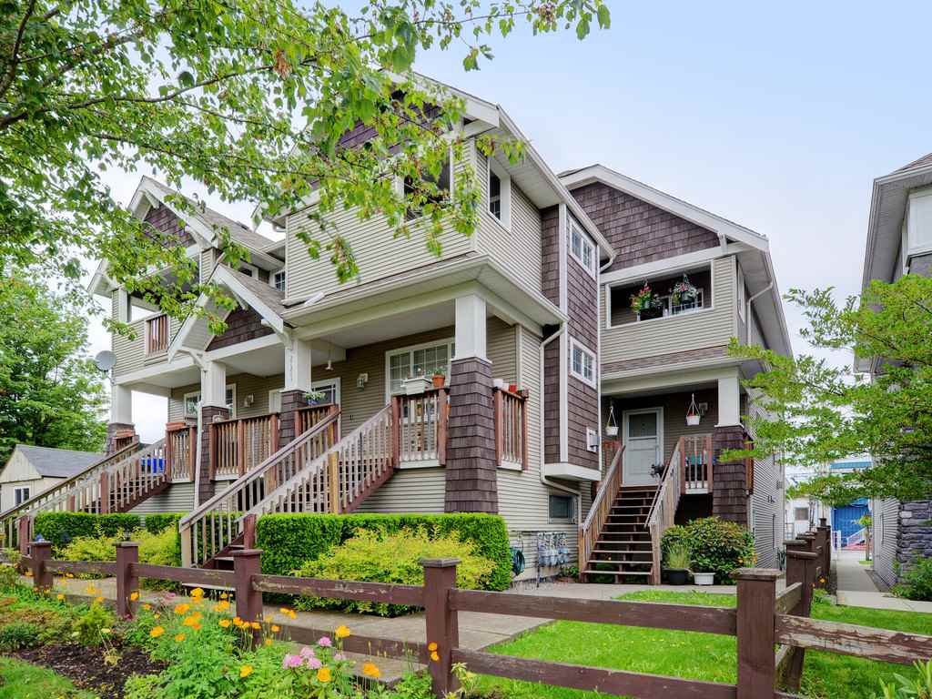 FEATURED LISTING: 4 - 27283 30 Avenue Langley
