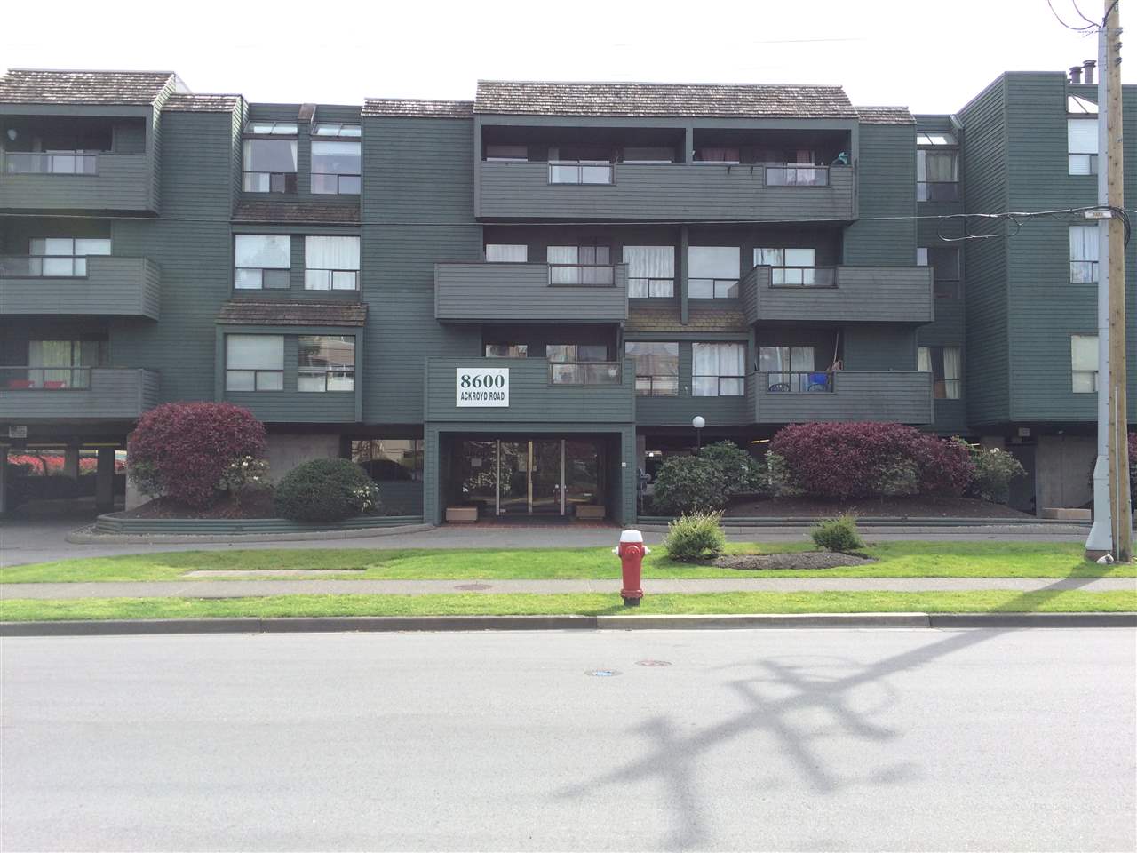 Main Photo: 223 8600 ACKROYD ROAD in Richmond: Brighouse Condo for sale : MLS®# R2057001