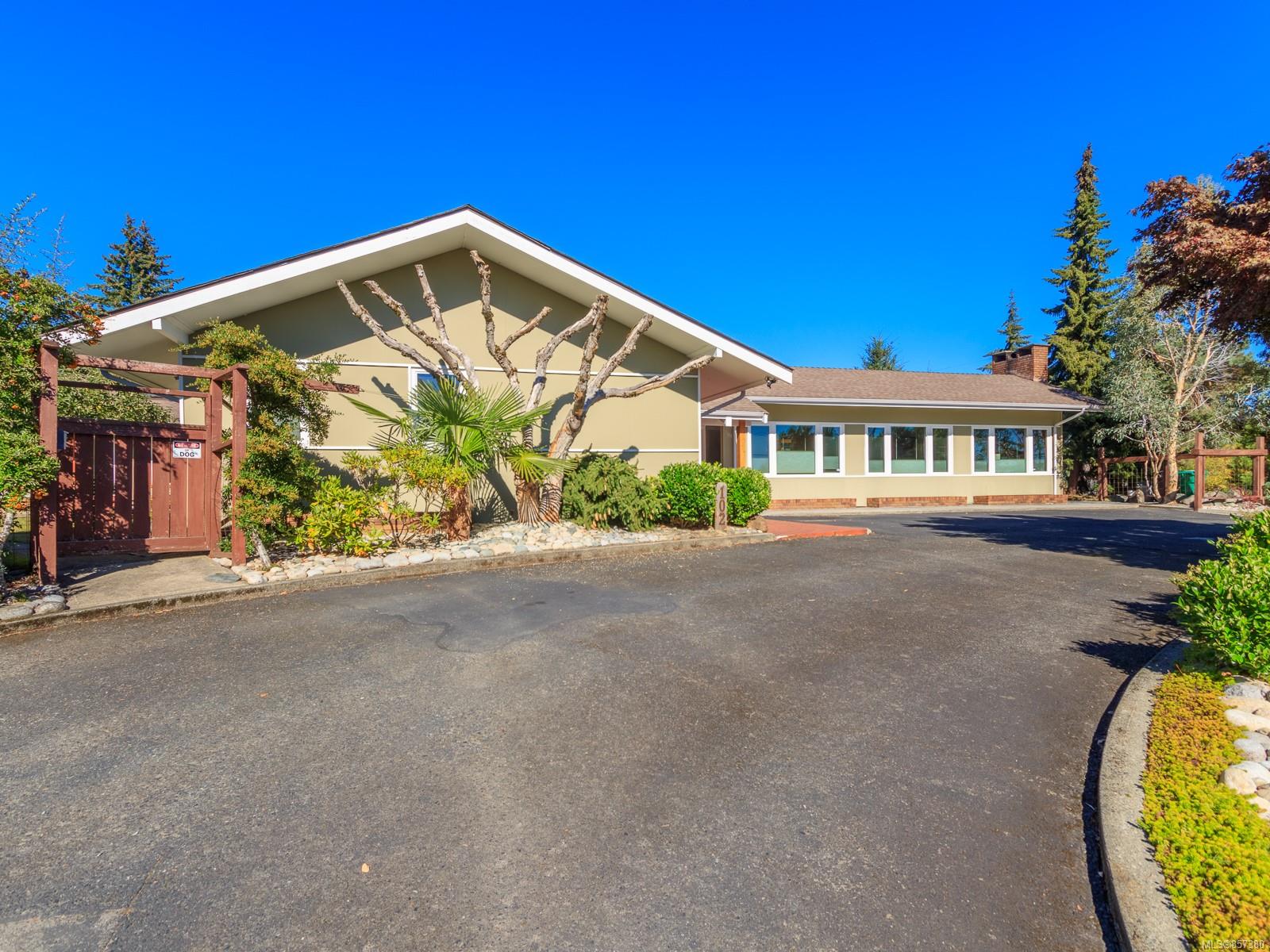 FEATURED LISTING: 102 Garner Cres