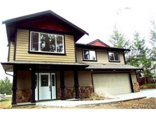 FEATURED LISTING: 465 Phelps Ave VICTORIA