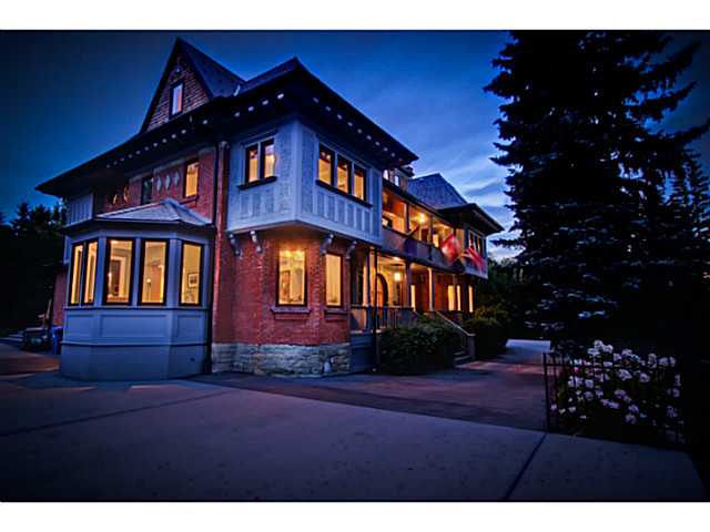 Main Photo: 717 ROYAL AV SW in CALGARY: Mount Royal House for sale (Calgary) : MLS®# C3636869
