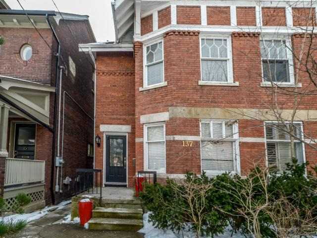Main Photo: 137 Winchester St in Toronto: Cabbagetown-South St. James Town Freehold for sale (Toronto C08) : MLS® # C3708228