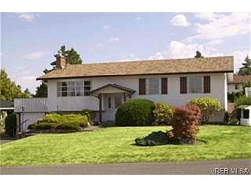 Main Photo: 1682 Hillview Avenue in VICTORIA: SE Gordon Head Single Family Detached for sale (Saanich East) : MLS®# 217371